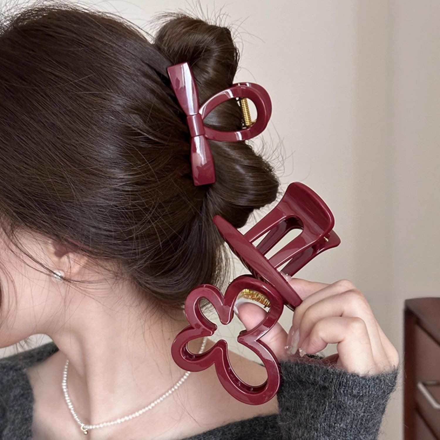 Ankela red retro medium-sized hairpin, a feminine hairpin at the back of the head, half-tied hair shark hairpin headpiece Specification drawing