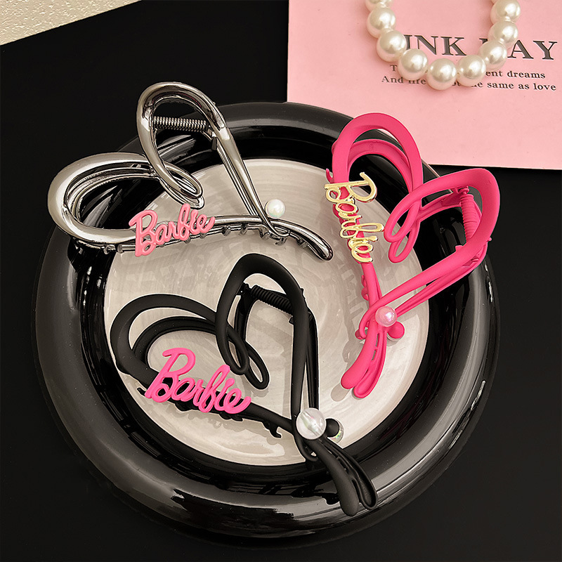 Heart-shaped letter grappling clips, metal hair clips, sweet and cool female style, back head coil hair clips, large shark clips, hair clips and hair accessories details Picture