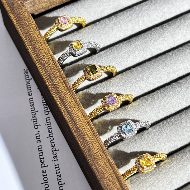 This sweet and cool, colorful, exquisite and niche design ring with a simple open design exudes a sense of sophistication for women and is a versatile and unique ring Specification drawing