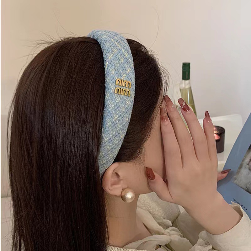 French-style chanel-style high top blue headband for daily wear. Spring and summer high-end wide-brimmed headband miumiu hair clip Application Scenario