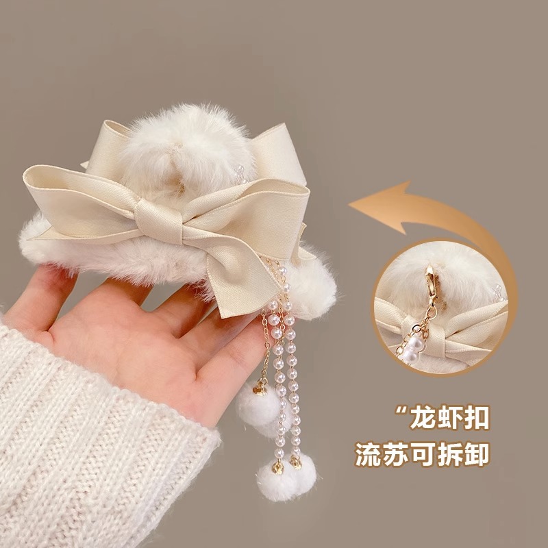 2025 New plush tassel grappling clip for women's back of the head, high-end large shark clip hairpin, headwear clip Application Scenario