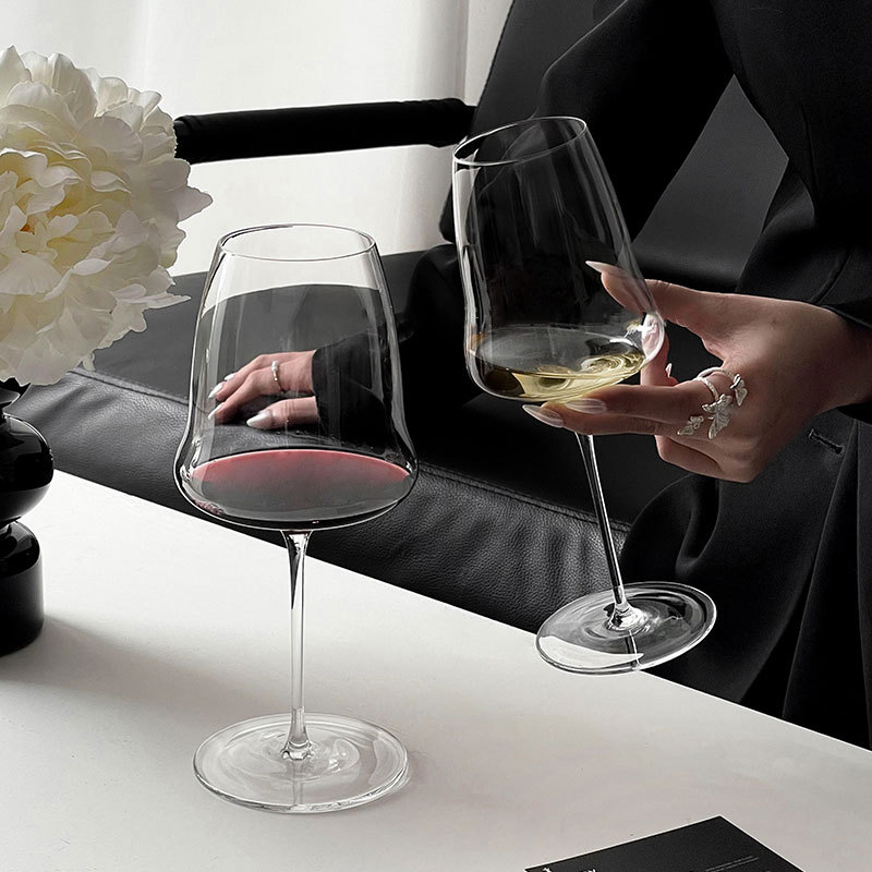 Wholesale of creative household cloud red wine glasses with high appearance standards, commercial ultra-thin tall glasses, and light luxury high-end wine glasses full figure