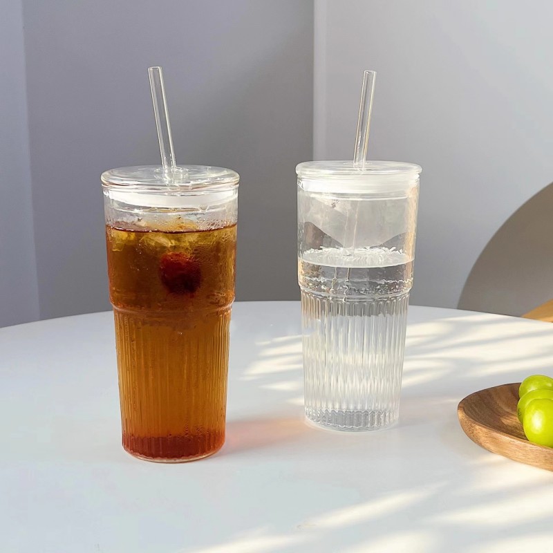 Large-capacity high borosilicate girls' milk tea beverage drinking cup, straw glass water cup, high appearance level coffee cup, office Application Scenario