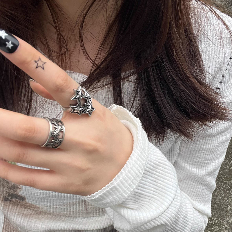 Retro aged, unique and niche star-shaped opening ring with adjustable texture, cool and trendy dark punk index finger ring for both men and women Application Scenario