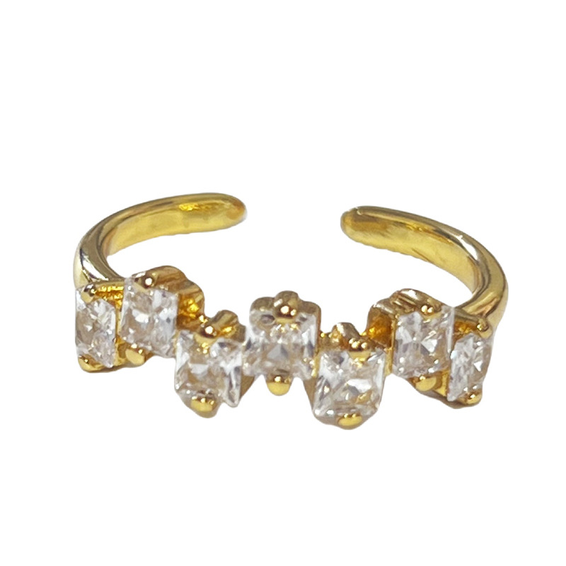 A sweet, cool, light luxury and high-end purple diamond with a small square diamond opening ring. A woman's Instagram cool style with a unique stacked ring Item Picture