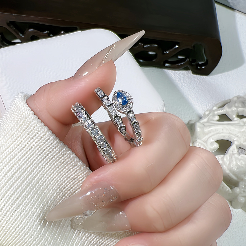 For the Year of the Snake, there is a blue diamond snake-shaped micro-set ring for women with adjustable row diamonds. It is a simple, niche, light luxury, sweet and cool, exquisite ring full figure