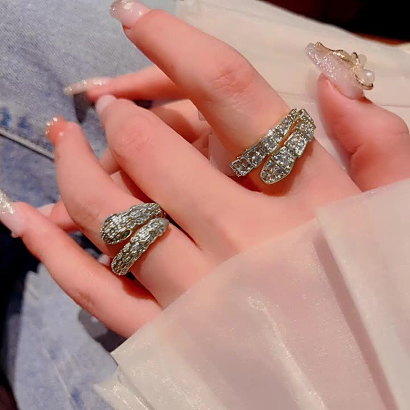A retro, individualistic and high-end snake-shaped opening ring for women's index finger rings, a cold and luxurious fashion ring from Japanese and Korean Internet celebrities full figure