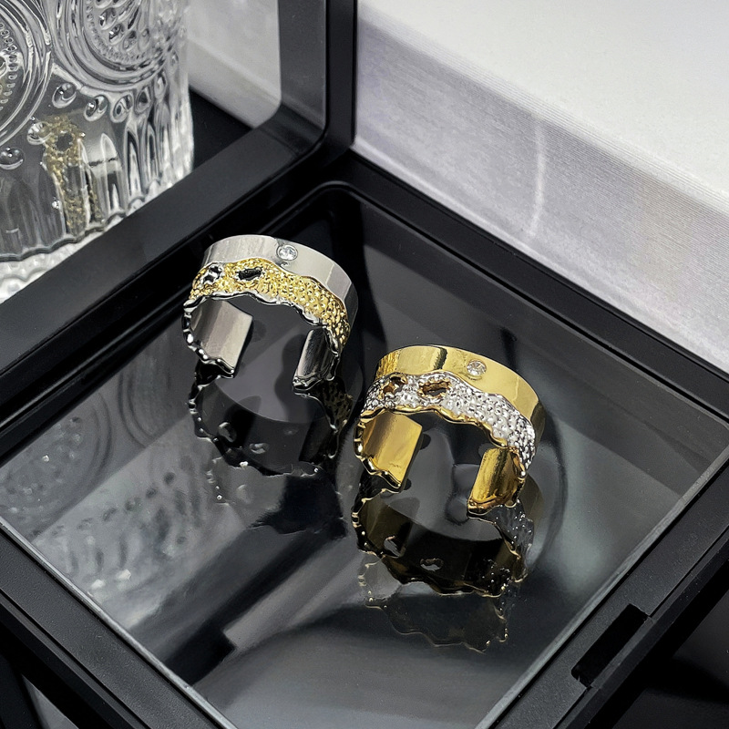 European and American irregular texture two-color open ring, punk hip-hop androgynous style, niche exquisite couple ring Specification drawing