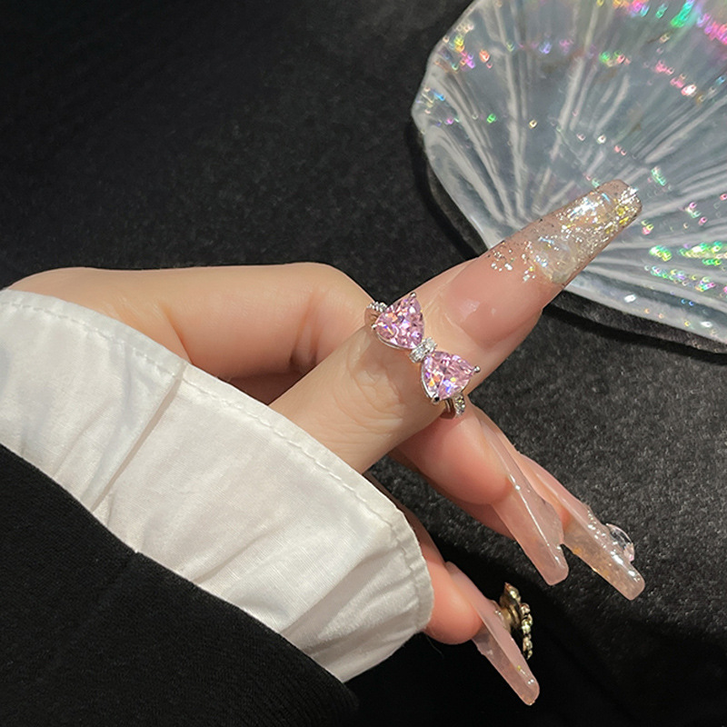 Pink bow, sweet and adjustable opening ring, a high-end index finger ring with a unique design for women, fashionable and individual ring Application Scenario