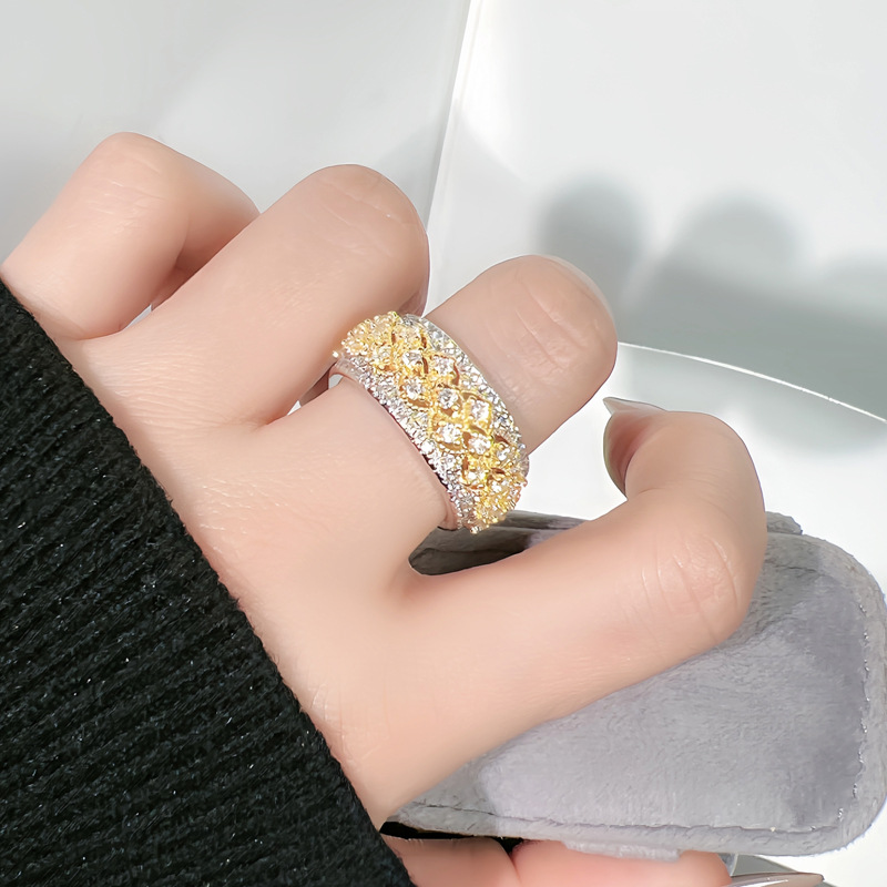 Retro and light luxury Italian lace hollowed-out heavy industry two-color ring, a woman's high-end and elegant style, full diamond index finger ring, trendy and cool Specification drawing