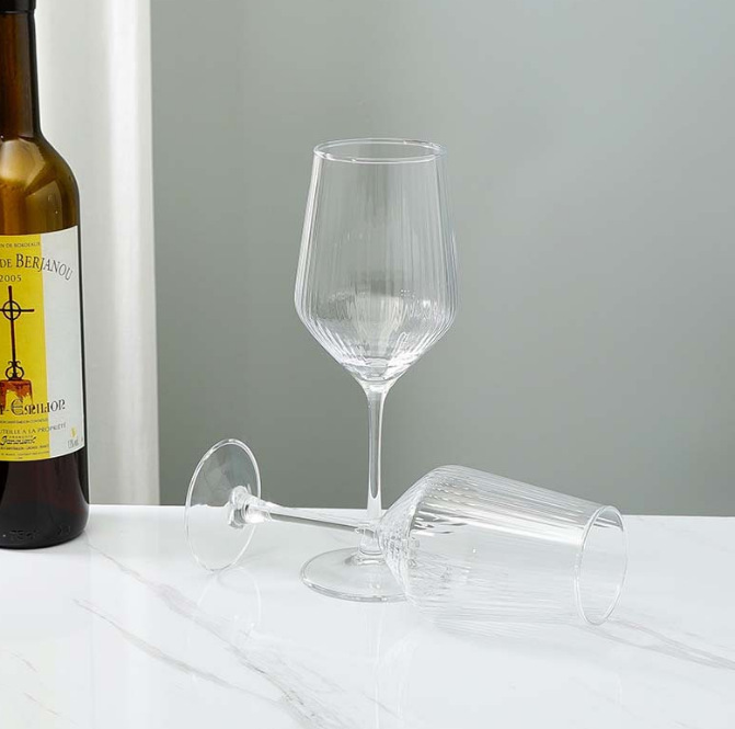 European-style striped wine glasses, champagne glasses, highball glasses, light luxury cocktail glass drink glasses, cocktail glasses Application Scenario