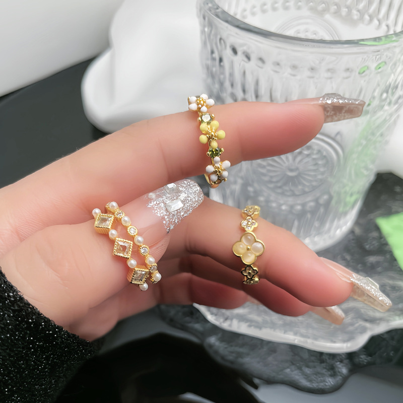 A high-end double-layer pearl-set open-mouth ring with a light luxury and niche feminine charm. A sweet and cool floral enamel index finger ring trend Specification drawing