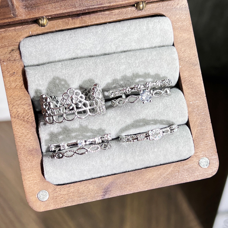 Korean-style lace hollowed-out diamond-encrusted simple open ring, women's light luxury, fashionable and niche design, high-end ring Application Scenario