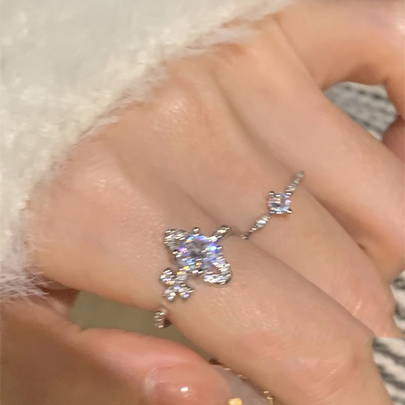 This is a super ethereal and elegant ring for women on Instagram. It features a unique and exquisite zircon design with adjustable openings. It's a 2023 new style Specification drawing
