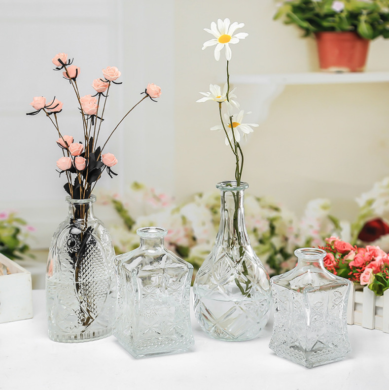 Madrid narrow-mouthed transparent creative European retro relief glass vase, living room court flower arrangement and decorative item details Picture