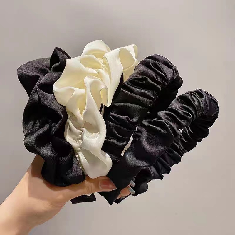 Black pleated hairband for women, Korean high-end headband wholesale, satin small chanel-style hairband for washing face, high head and top hair accessory full figure
