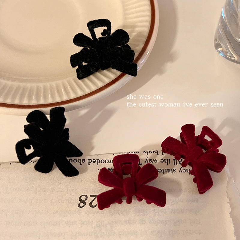 New Year's red velvet bow small hair clip for women, Korean high-end style small scratch clip, side bangs clip hair clip full figure