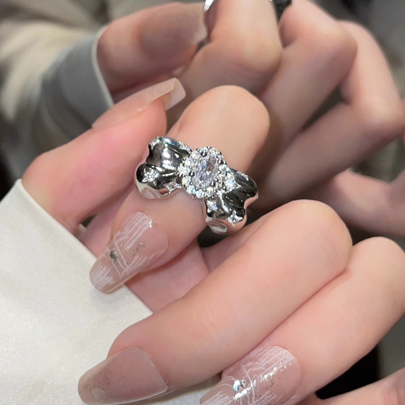 A light luxury bow zircon open ring for women with a crossover niche design, fashionable and individual index finger ring, exuding a sense of high-end elegance Application Scenario