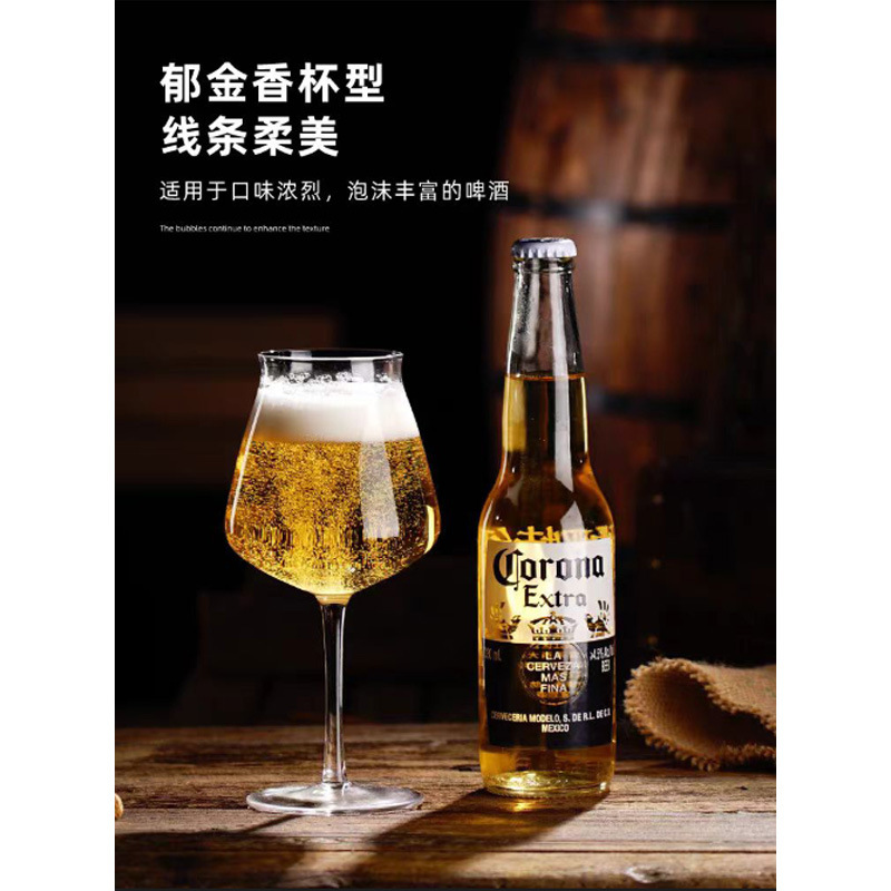 High-footed craft beer mugs, tulip sparkling crystal glass cups, red wine glasses, wine glasses, bar-specific wine utensils details Picture