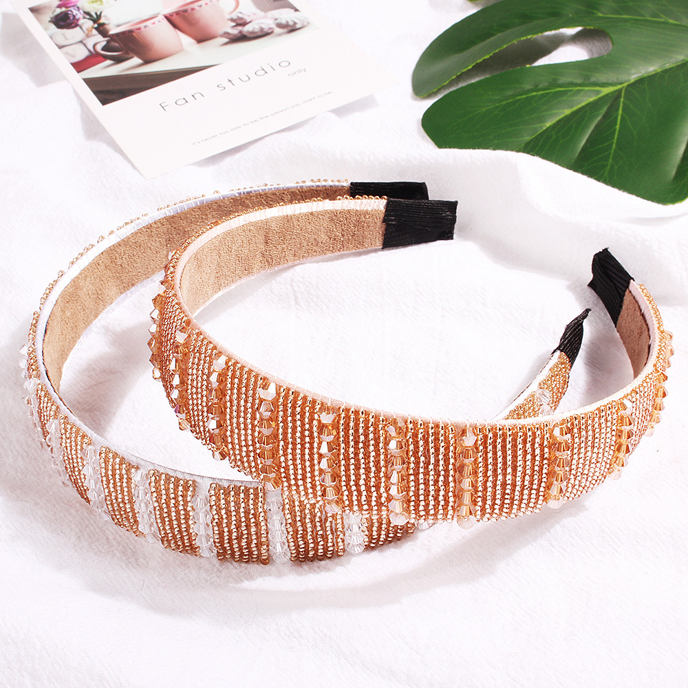 Wholesale of new Korean-style hair accessories, beaded crystal headbands, wide-edge rice bead headbands, and Korean hairpins B102 Application Scenario