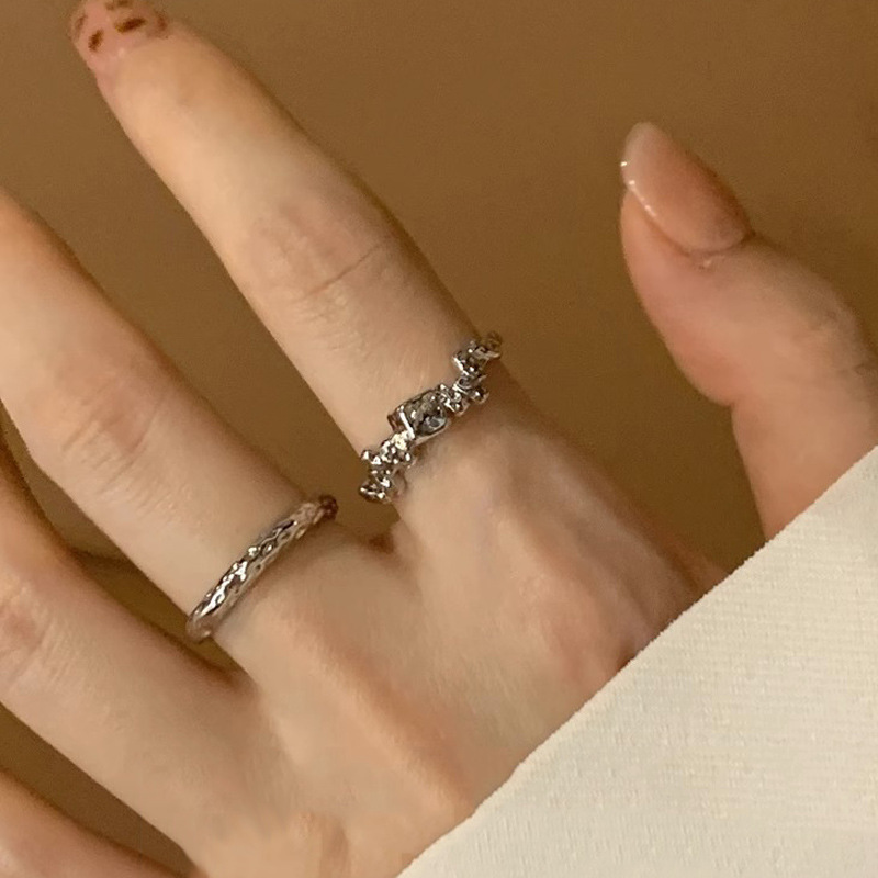 Irregular and cold textured ring, a niche design for women on Instagram, exudes a sense of sophistication and individuality. Stacked ring, a trend in 2023 Specification drawing