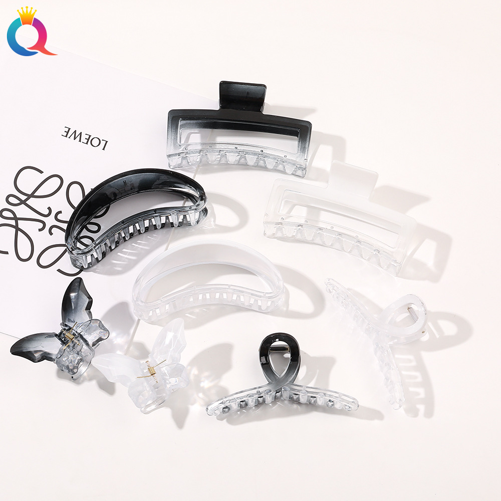 The Qiyue Korean gradient transparent black and white gripper is simple and versatile. It's a hairpin for picking up the back of the head and a shark clip details Picture