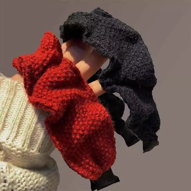 Ankela Red knitted pleated New Year Red hairband Spring/Summer New Style High-end woolen headband Women's retro hairpin details Picture