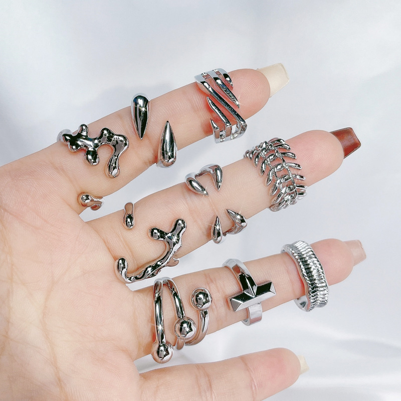 Minimalist plain ring, versatile and unique open ring, women's Instagram cold style, niche design sense, elegant and fashionable index finger ring Application Scenario