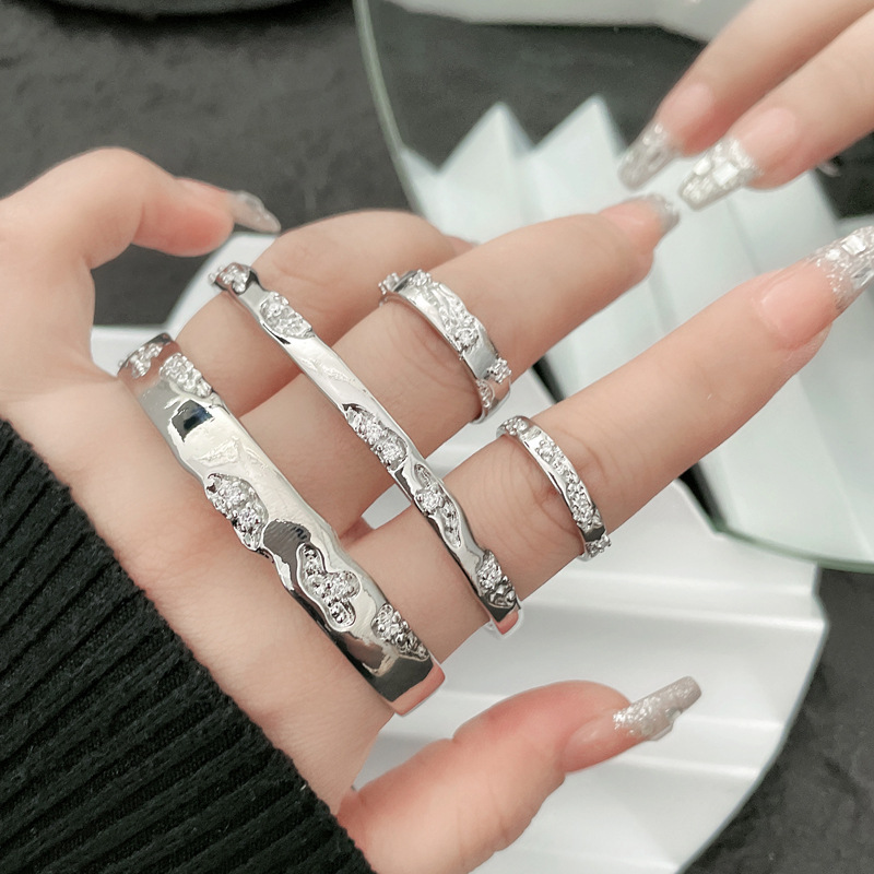 Simple, irregular pleated small diamond neutral style couple ring bracelet set, unique and elegant, versatile bracelet, trendy full figure