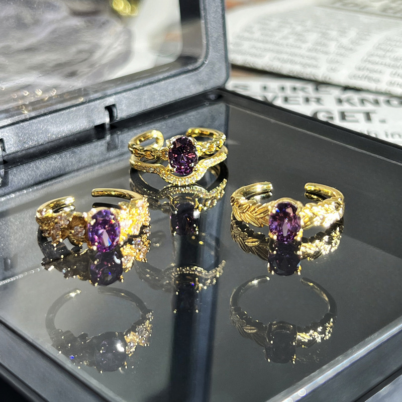 A mid-style light luxury French retro Nine Purple Flame Bauhinia flower ring with a unique design sense for women, a brushed sweet and cool ring details Picture