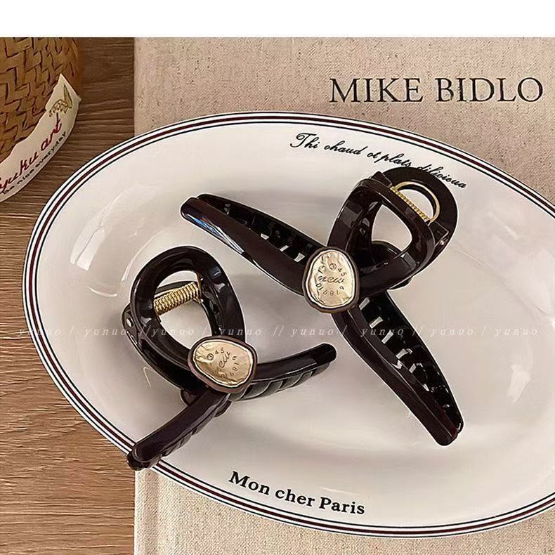The new back-shaped hairpin shark clip with a niche design dial, exuding a light luxury and high-end charm details Picture