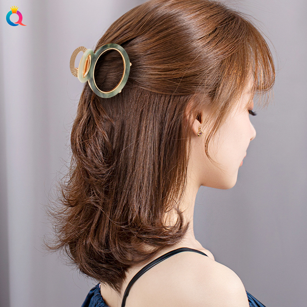 Qiyue Cross-border Alloy hair clip, elegant and light luxury, acetic acid geometric, back head updo, grab hollowed-out shark clip hair accessory for women details Picture
