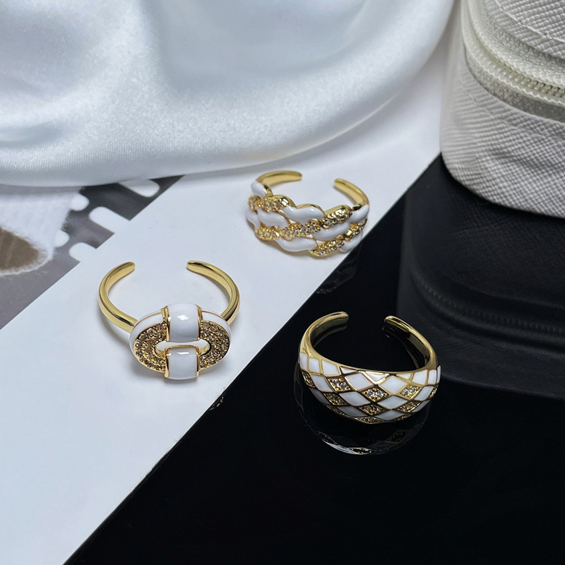 This exquisite diamond-encrusted diamond-shaped geometric drip glaze open ring exudes a unique and high-end French style for women. It is a trendy and stylish ring Application Scenario
