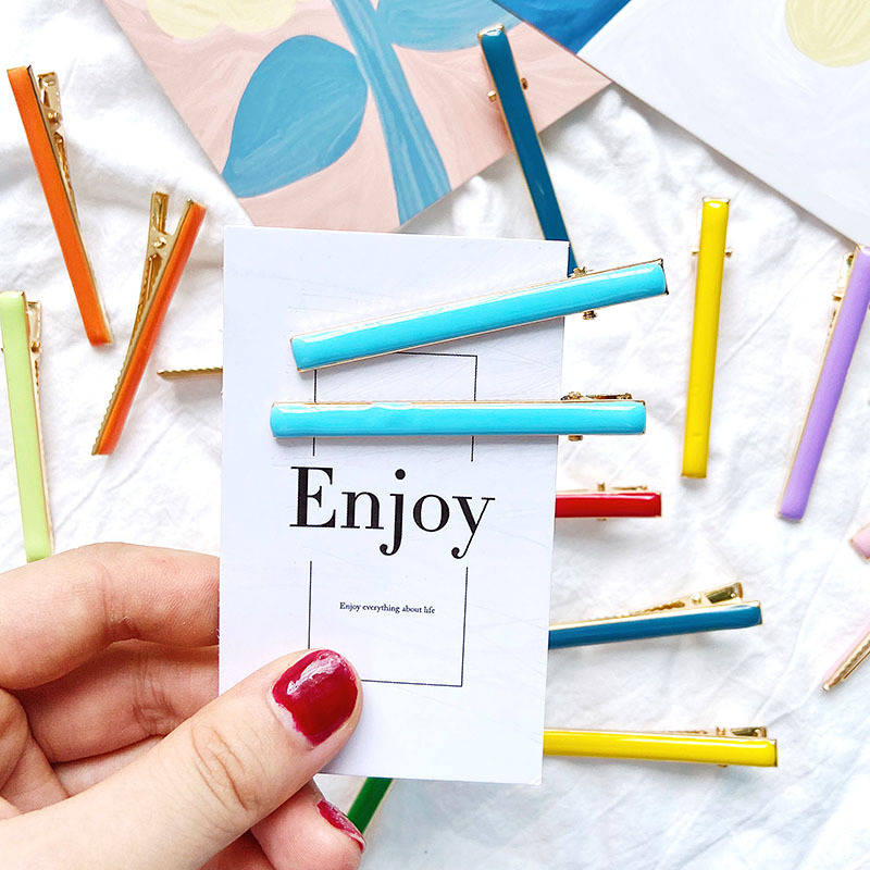 Dopamine oil hair clip, Korean candy-colored student girl one-piece clip, broken hair clip, simple and versatile hair clip clip Application Scenario