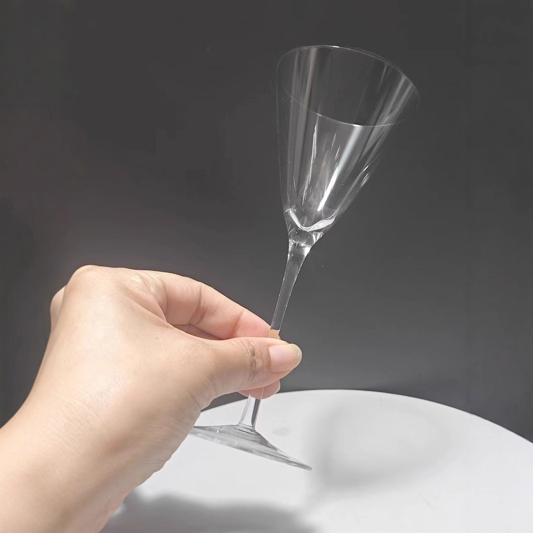 V-shaped tall glass, Nordic champagne glass, new sparkling tall glass, simple Martini cocktail glass, red wine glass Specification drawing