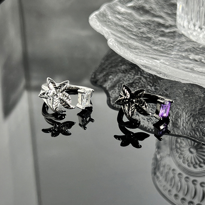 Black and white lily new Chinese-style ring, a niche design for women, in an Instagram cold style, retro and high-end fashion index finger ring details Picture