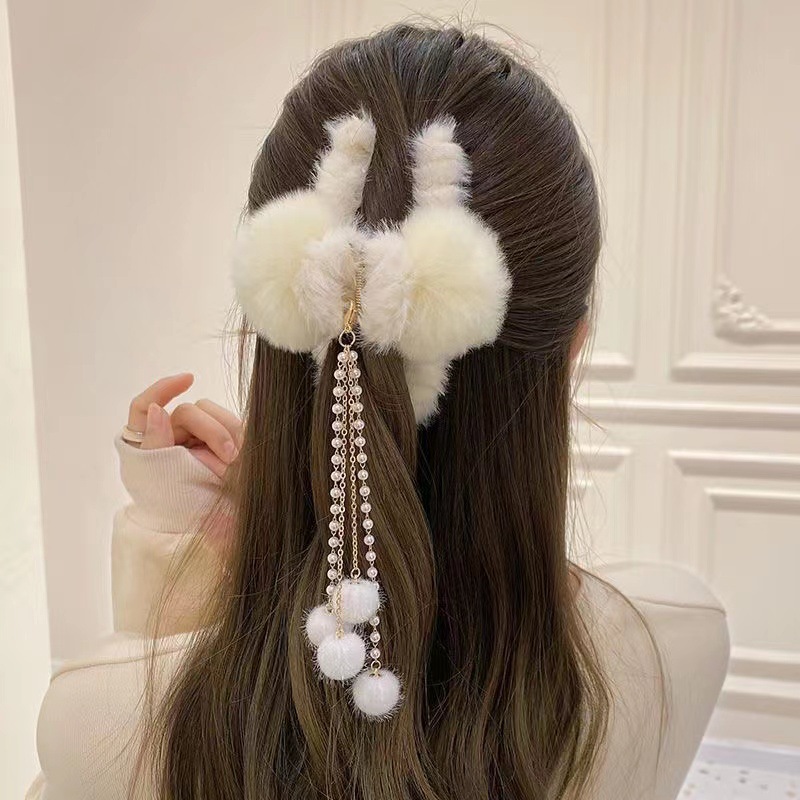Autumn and winter heart-shaped tassel pendant, hairball clip, plush grab clip, back of the head, top clip, hair accessory, hair accessory for women details Picture