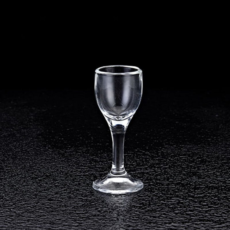 Crystal creative glass liquor swallowing cup, high-footed Maotai cup, spirits cup, transparent glass liquor cup gift set Specification drawing
