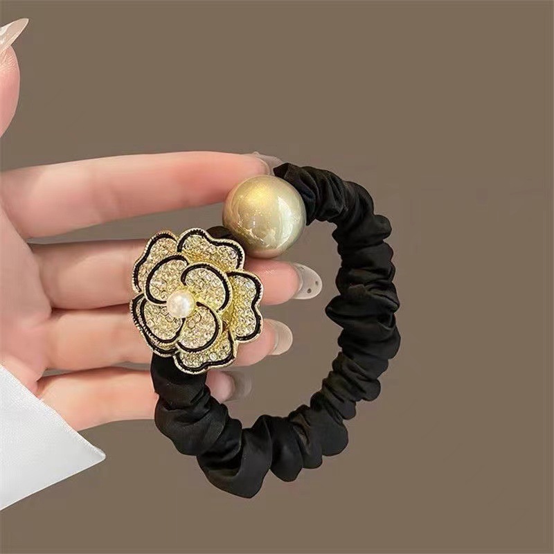 Elegant and refined camellia hair band, high school elastic flower small intestine band, high ponytail hair tie, bun hair, rubber band headwear Application Scenario