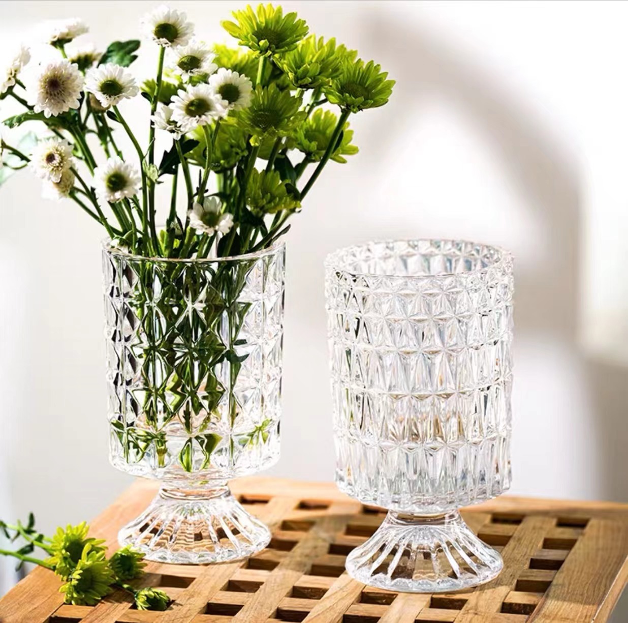 French retro embossed glass tall vase, living room dining table decoration, transparent flower arrangement, hydroponic small vase details Picture