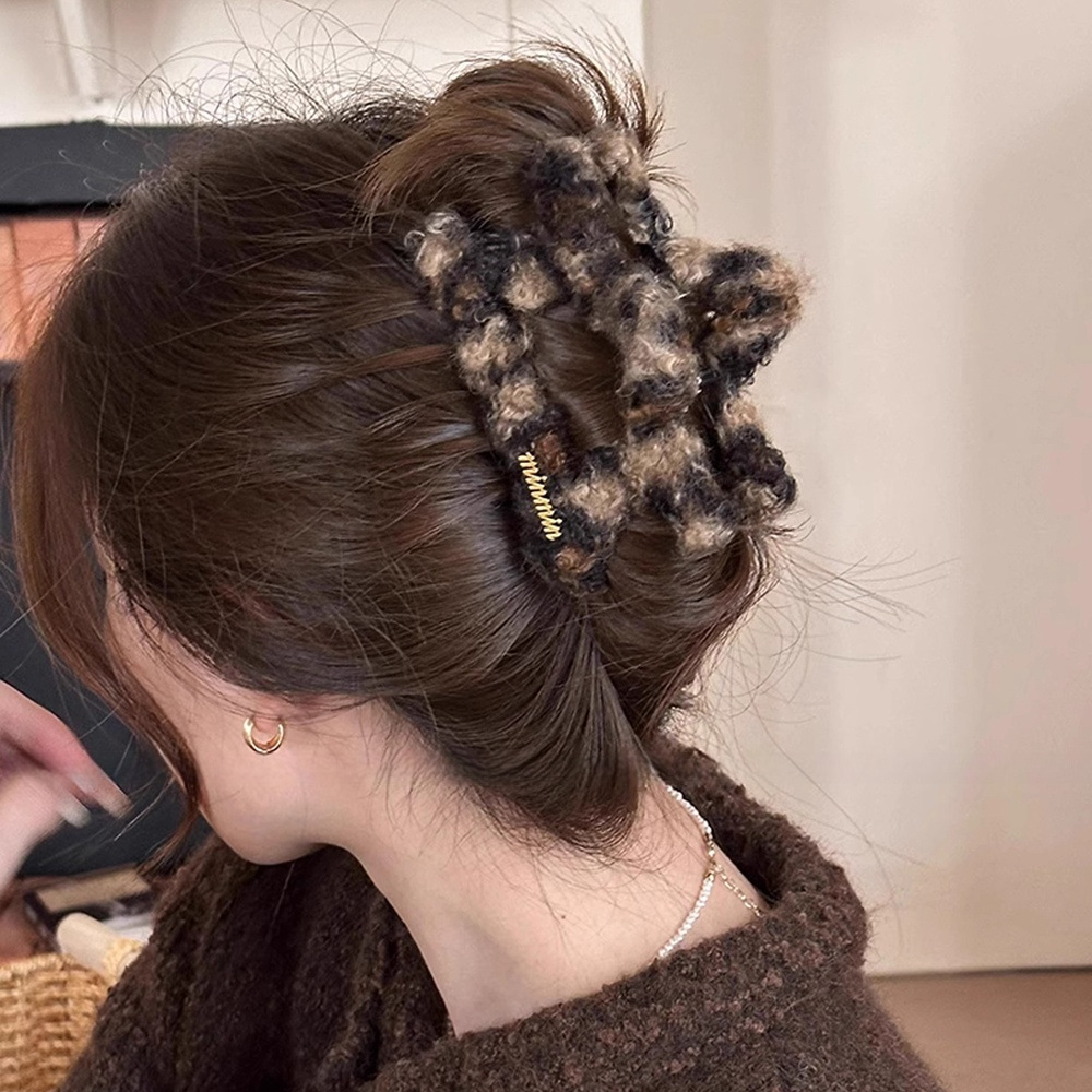 Spring/Summer leopard print plush large scratch-clip women's 2025 new style High-end back head hairpin, elegant shark clip hair accessory full figure