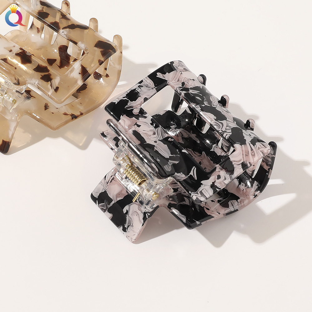 Qiyue Acetate Korean version hair accessories, girlish style hair clips, simple geometric updo hair gripper, shark clip hair gripper, small size Application Scenario