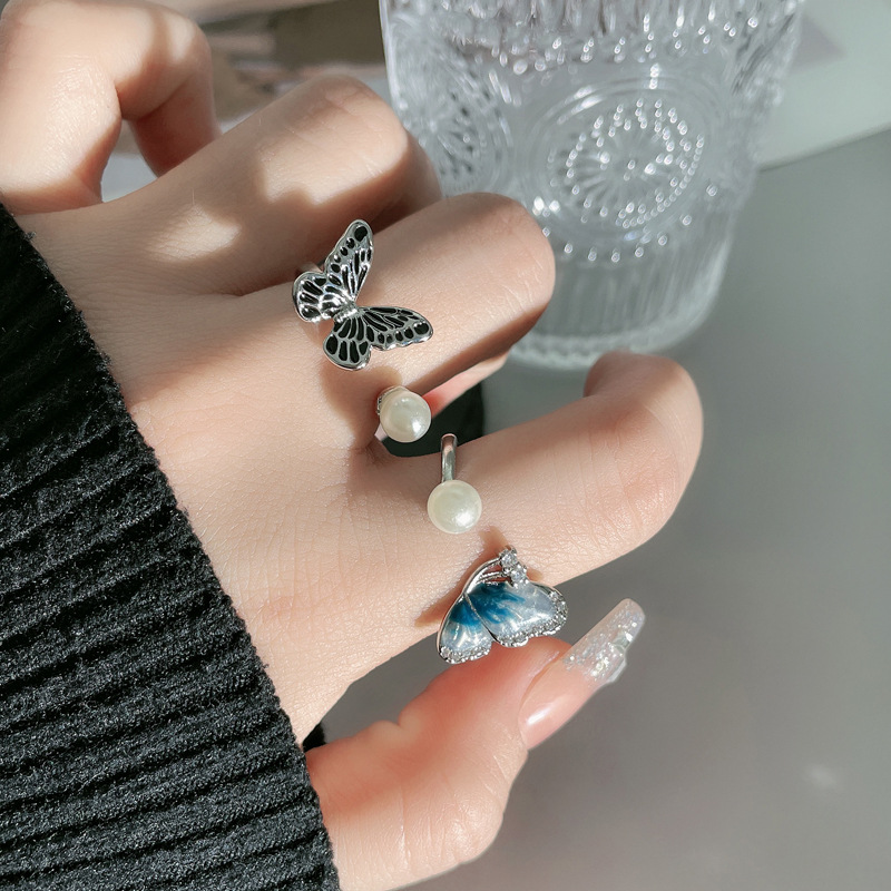 Sweet and cool gradient ice blue butterfly open ring for women, a new Chinese-style retro niche drip glaze pearl fashionable and elegant ring details Picture