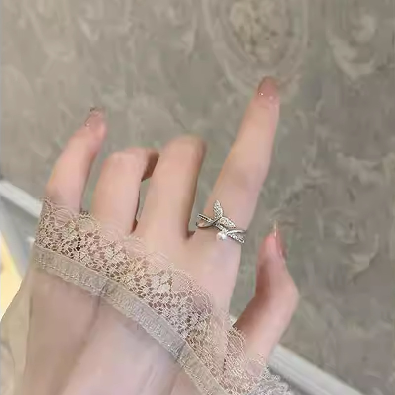 Sweet and cool style beauty fishtail ring, feminine, light luxury, high-end feel, exquisite zircon open ring, personalized index finger ring Specification drawing
