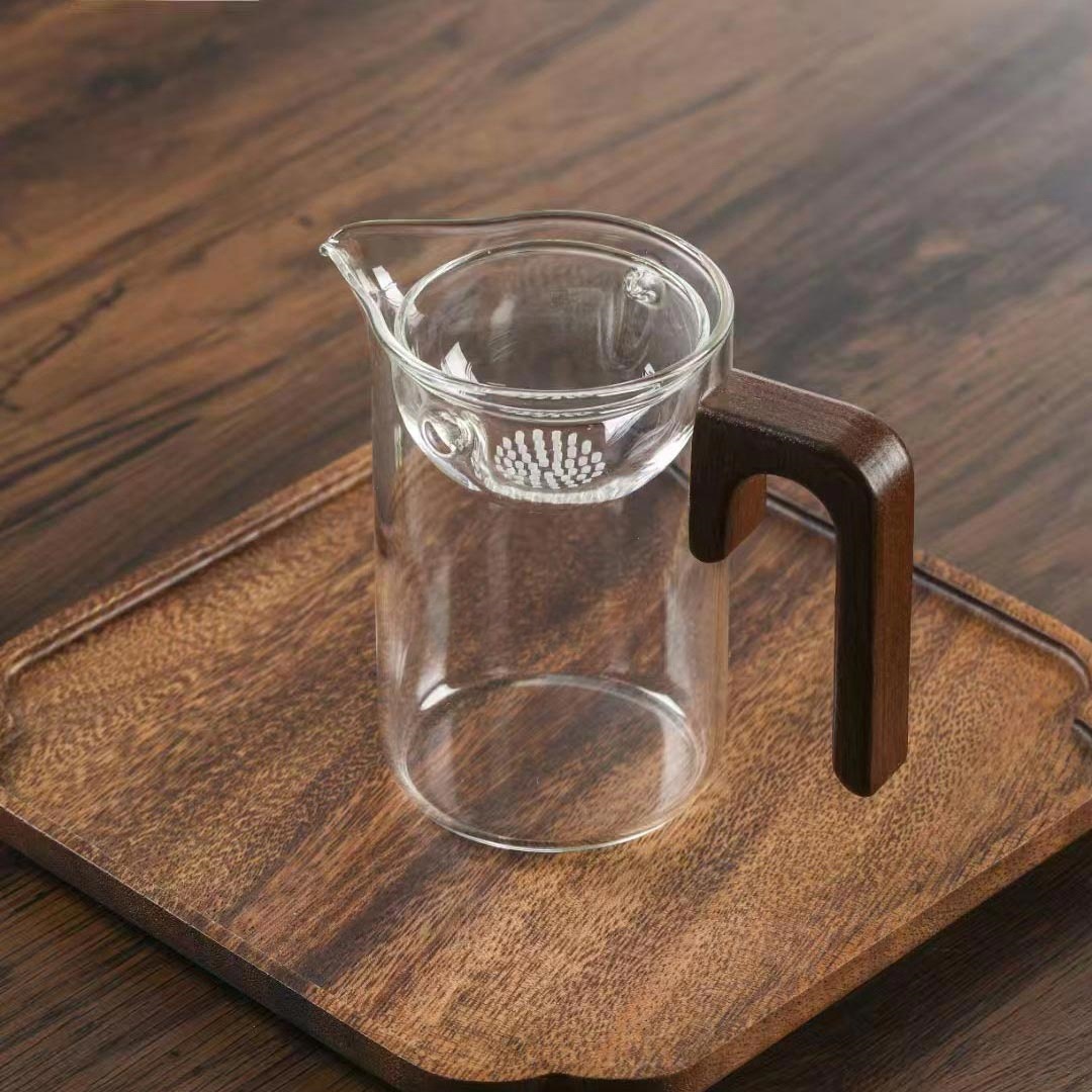 New high borosilicate glass Gongfu wooden handle tea dispenser, small green tangerine tea brewing transparent glass tea sea fair cup details Picture