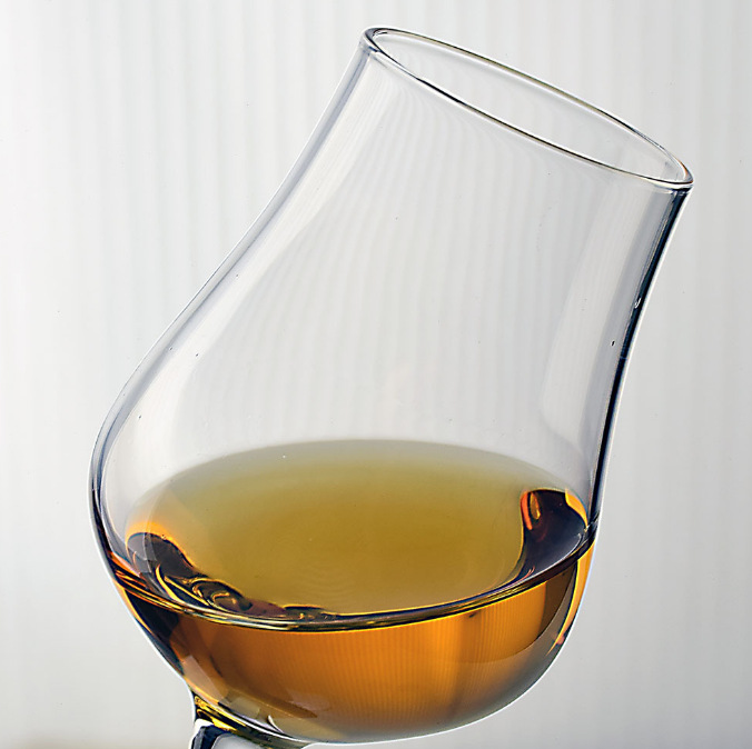 Crystal glass aroma glass, tasting glass, sweet wine glass, tall wine glass, ISO, handcrafted, foreign wine glass, white grape Application Scenario