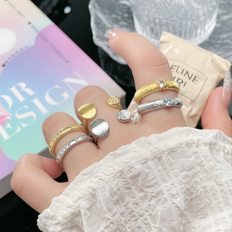 A new vintage Italian-style brushed zircon ring for women, with a high-end and elegant texture, is versatile and exquisite details Picture