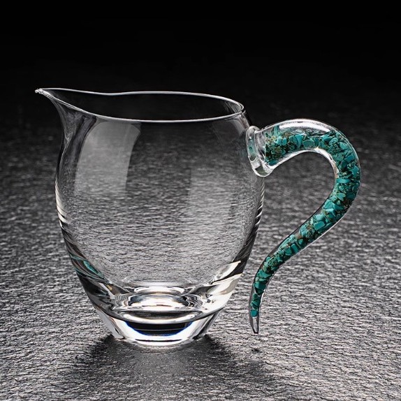 High-end turquoise fair cup, transparent heat-resistant glass, high appearance level, tea sea tea divider, kung Fu tea ceremony beverage crystal Application Scenario