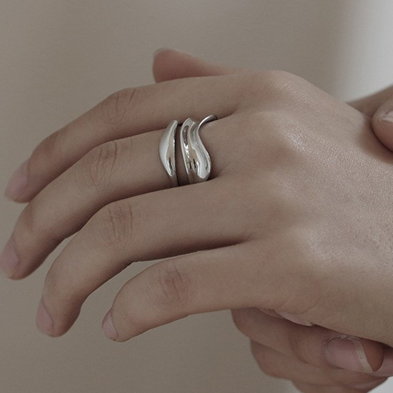 The double-layer irregular wave pattern open ring of the same style as the fashion blogger, a simple and individual cold style index finger ring trend for women full figure