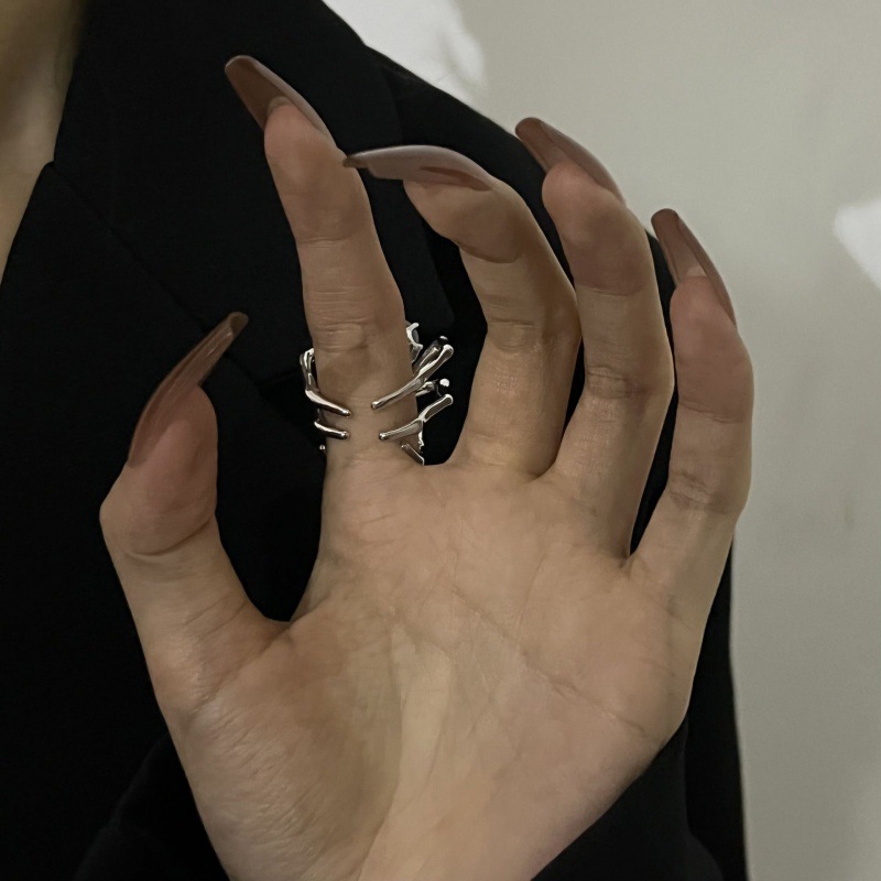 Dark and avant-garde open-top ring for women, inS-style niche design, cold spider personality, light luxury, trendy punk ring Specification drawing